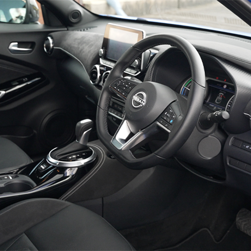 nissan juke tekna plus hybrid interior