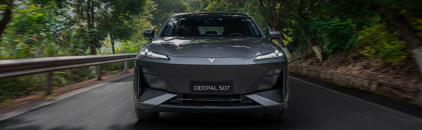 Retired headteacher unlocks smart £11,000  saving on a new EV<br><span class="subtitle" style="text-align:center; color:#666; font-size:0.66em; font-weight:normal; margin-top:0.25em;">Robin and Amy share how they were able to buy a new Changan Deepal S07