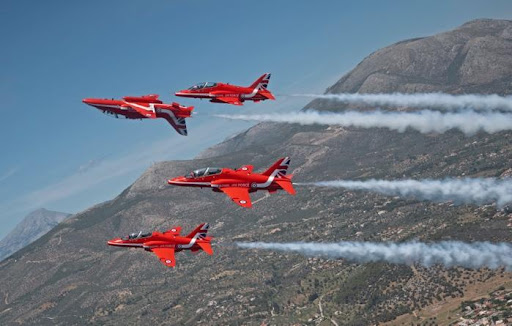 red arrows aeroplanes