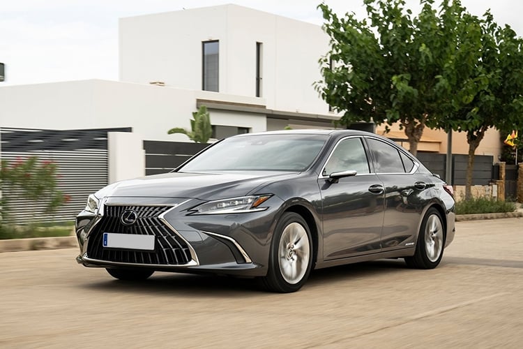 LEXUS ES SALOON Standard
