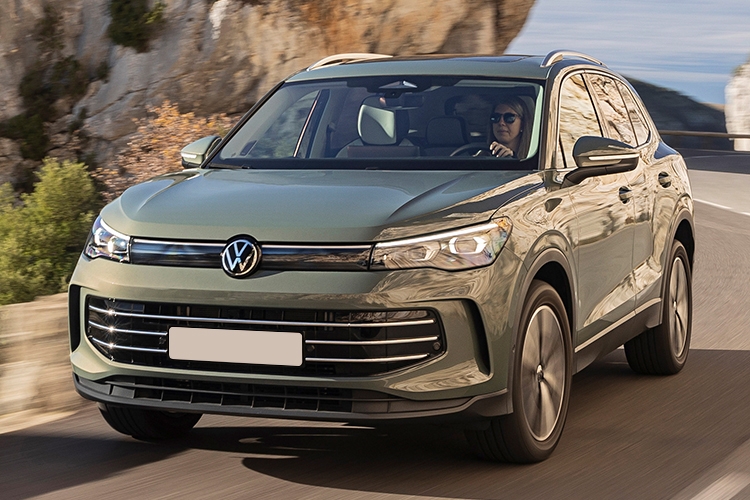 VOLKSWAGEN TIGUAN ESTATE R-Line