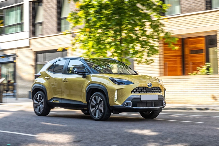 hybrid design toyota yaris cross in yellow two tone colour